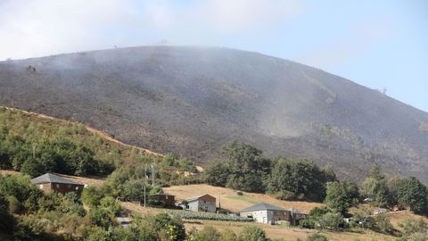 Incendio en la parroquia de San Pedro de Río (A Fonsagrada)