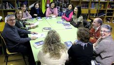 Lema Su�rez, onte, cos participantes nun dos clubs de lectura do IES Pedra da Aguia.