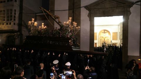 La procesi�n del Cristo Rey y de la Virgen de la Amargura recorri� en la noche del Lunes Santo el casco hist�rico ferrolano.