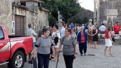 Los vecinos que estaban en la iglesia abandonaron el lugar al conocer la triste noticia.