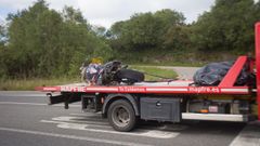 Un cami�n retir� la moto que conduc�a el fallecido, que se sali� de la carretera