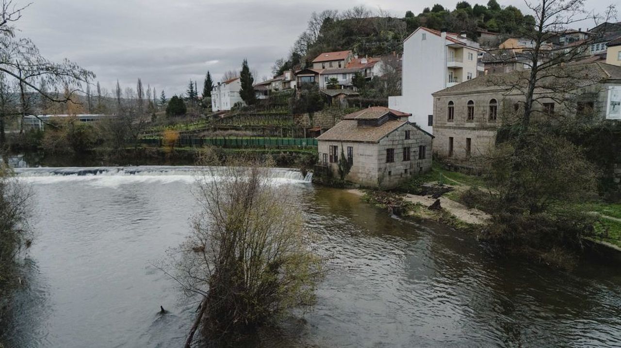 Muere un hombre de 62 años tras ser rescatado inconsciente en el río Arnoia en Allariz