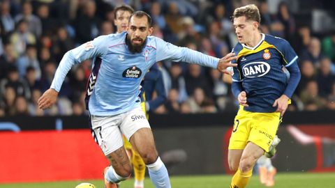 Borja Iglesias, ex del conjunto perico, en el Celta-Espanyol de la primera vuelta.