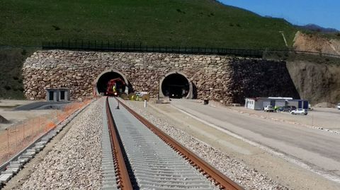 El emboquille sur de tneles de Pajares en La Gretosa (Pola de Gordon) equipado el tnel oeste con ancho ibrico.