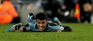 Rafinha, en el suelo, en un lance del partido del s�bado ante el Espanyol, en donde fue uno de los m�s entonados.