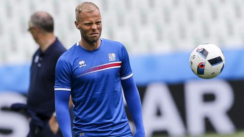 El veterano Gudjohnsen, el rostro m�s reconocible de Islandia