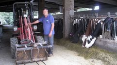 �Estou aqu� porque elix�n isto�. Jos� �ngel Blanco Purri�os es presidente de Os Irmandi�os pero tambi�n ganadero. Su explotaci�n, situada en Xermade, tiene 140 vacas en orde�o y 280 en total y cuenta con tres empleados. �Estou aqu� porque elix�n isto�, dice.