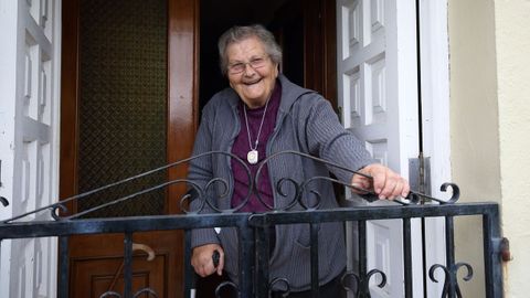 Teo unha vida longa que contar; anda que quixese, non a dara contado toda, dice ngela Bouza, de 92 aos, desde la hoja dedicada al mes de marzo
