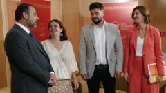 El secretario de organizaci�n y ministro de Fomento en funciones, Jos� Luis �balos, y la vicesecretaria general y portavoz del Grupo Parlamentario Socialista, Adriana Lastra, , se han reunido este mi�rcoles con el portavoz de ERC en el Congreso, Gabriel Rufi�n, y la portavoz adjunta, Carolina Telechea, en el Congreso de los Diputados