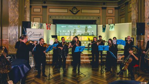 Actuaci�n musical de Glissando durante la primera edici�n, en 2025, cuando recaudaron fondos a favor de�Raiolas y Down Lugo.