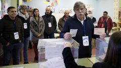 Deira, votando en el 2019 cuando fue candidato del BNG al Senado