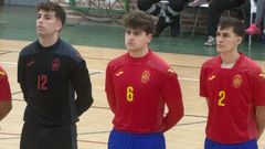 Gonzalo Santa Cruz, con el dorsal n�mero 6, en la presentaci�n del equipo espa�ol