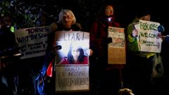 Un grupo de ciudadanos protesta contra las condiciones del centro de migrantes de Manston y contra el Gobierno brit�nico