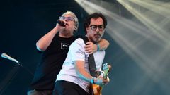 Iv�n Ferreiro, a la izquierda