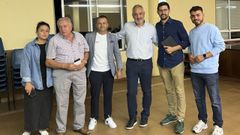 Concejales del grupo municipal del PP de Caldas de Reis, con los diputados Juan Bayón y Raúl Santamaría