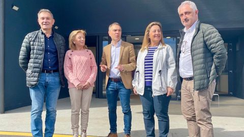 De izquierda a derecha, el alcalde de Goz�n, Jorge Su�rez; la alcaldesa de Nore�a, Amparo Antu�a; el alcalde de Corvera, Iv�n Fern�ndez; la consejera de Educaci�n, Lydia Espina, y el alcalde de Carre�o, �ngel Garc�a.
