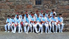 La danza de espadas de Quintns-Muxa, en la imagen ayer, volver a verse hoy en Senande, junto con las de Couceiro y arcos 