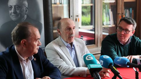 Jos� Crespo (izquierda), Jos� �ngel Docobo (centro) y Daniel Vega presentaron las actividades