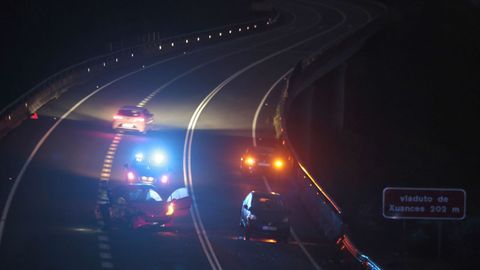 El accidente múltiple condicionó la circulación en el corredor que enlaza Lago (Xove) con Area (Viveiro) el viernes por la noche