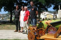 Pel�ez, Alfonso, Garc�a y Fern�ndez, junto a una carrilana en la presentaci�n de la cita. 