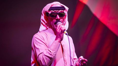 Omar Souleyman actuando en Londres.