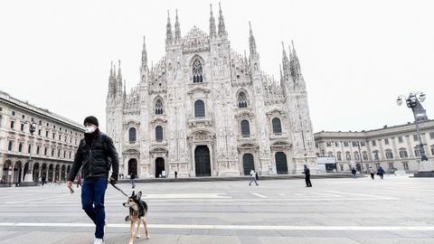 Plaza de la Duomo de Miln, completamente vaca