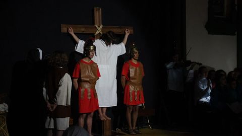 Celebraci�n del V�a Crucis del Movimiento Juvenil Mercedario en la Capilla de la Merced de Ferrol.