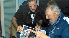 Fidel Castro junto a un l�der estudiantil
