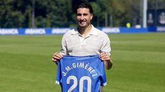 Jos� Mar�a Gim�nez posa en su presentaci�n oficial como nuevo jugador del Deportivo.