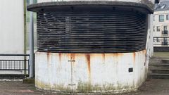 En la imagen, un elemento urbano de la plaza de Galicia de Nar�n. 