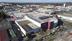 Vista a�rea del pol�gono industrial de O Ceao; de rojo, la nave de Arenal Perfumer�as