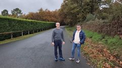 O tenente de alcalde, Jos Portela, e o concelleiro de Deportes, Manuel Diguez, na estrada de acceso  area de Medela