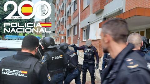 La Polic�a Nacional detiene a un hombre por encerrar y amenazar a su pareja en Langreo