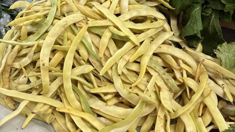 Jud�as amarillas a cinco euros en el mercado de Vilagarc�a