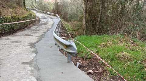 La carretera de acceso a Calvos ha sido ancheada.