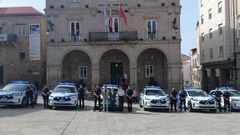 Los nuevos coches de la Polic�a Local, en la Praza Maior.