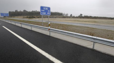 Sin �rea de servicio. Explanada sin uso. Tanto en O Picato como este terreno en Palas est�n previstas dos �reas de servicio y de descanso, con sus carriles de incorporaci�n y los terrenos preparados, a la espera de ofertas.