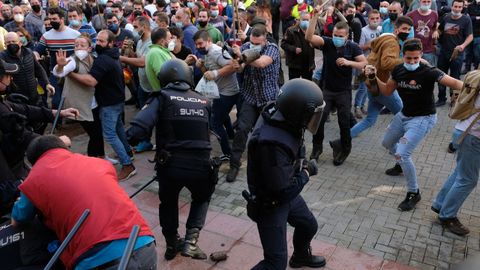  Enfrentamiento entre polic�as y ganaderos en la capital asturiana