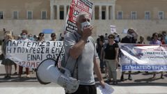 Trabajadores sanitarios griegos, manifest�ndose contra la vacunaci�n obligatoria