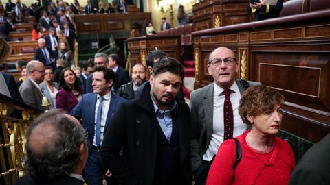 Los diputados abandonan el hemiciclo tras la sesin del domingo