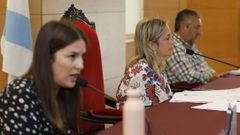 Míriam Bermudez, María Loureiro y Suso Fernández, en el pleno