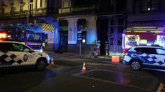 Actuacin de los bomberos en el incendio sucedido en una hamburguesera de Santiago.