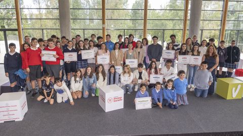 Foto de familia de los premiados en Prensa-Escuela