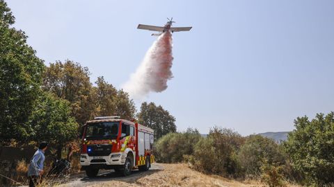 Labores de extinción en la comarca de Monterrei