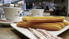 Una raci�n de chocolate con churros