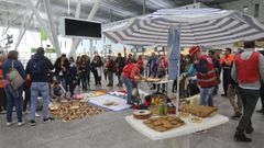 Trabajadores del aeropuerto protestan el pasado mayo por el cierre de la cantina