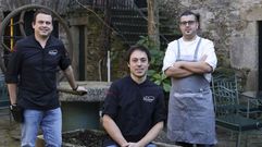 Sergio Delpont, Alberto Fern�ndez y Summa Castro (de izquierda a derecha), en el restaurante O Sendeiro de Santiago.