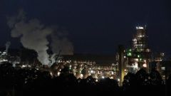 Vista nocturna de Alcoa San Cibrao