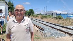Jos� Silva, este mi�rcoles, junto al paso a nivel en donde un tren lo arroll� hace cerca de 40 a�os.