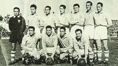 Olmedo, tercero por la izquierda de pie, con sus compa�eros en 1952.